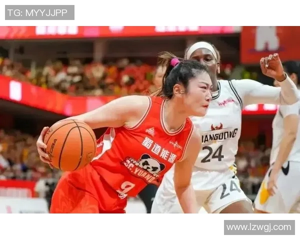 中国女篮迎来19岁新星李梦入队张子宇搭档引发期待